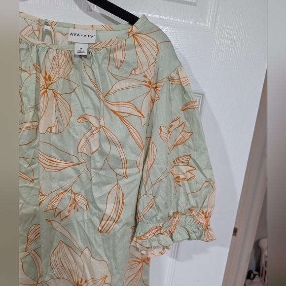 Ava & Viv Green and Orange Floral Short Sleeve Blouse in Size 1X - Picture 6 of 11